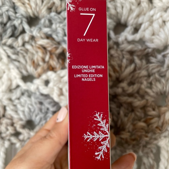 Kiss Press On Nails Special Holiday/Christmas Design NEW - Picture 3 of 6